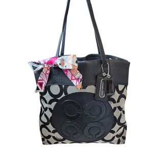 COACH 2010 Julia Op Art Signature Jaquard & Leather Perry Shoulder Tote